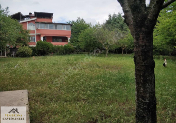 SİLİVRİ DE GENİŞ BAHÇELİ DENİZ MANZARALI SATILIK VİLLA