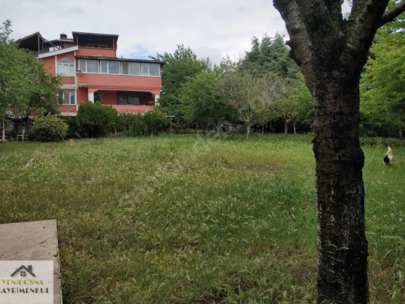 SİLİVRİ DE GENİŞ BAHÇELİ DENİZ MANZARALI SATILIK VİLLA